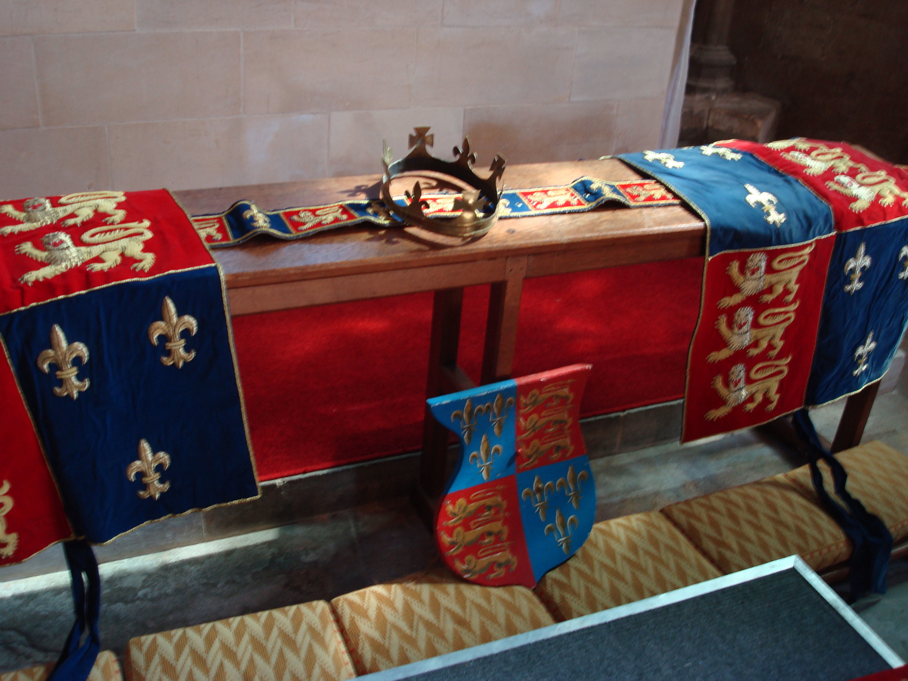 Image of O - Royal Display