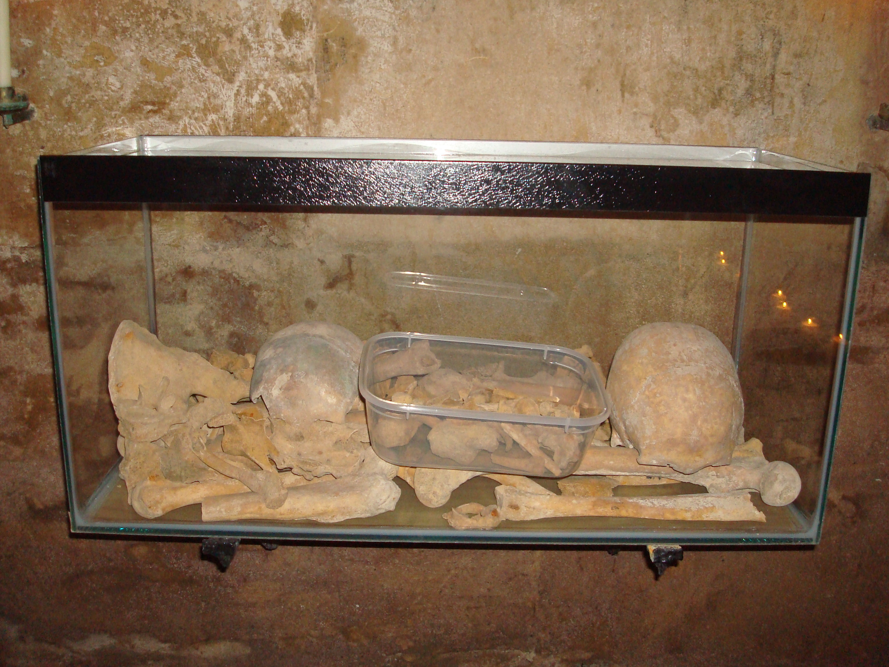 Image of Q - Clarence Vault - 2