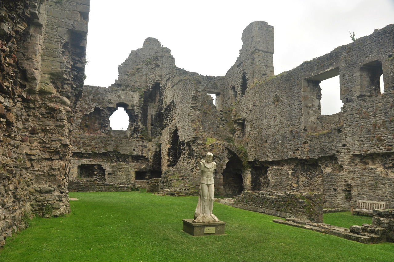 Image of Statue Of Richard And North And West Ranges